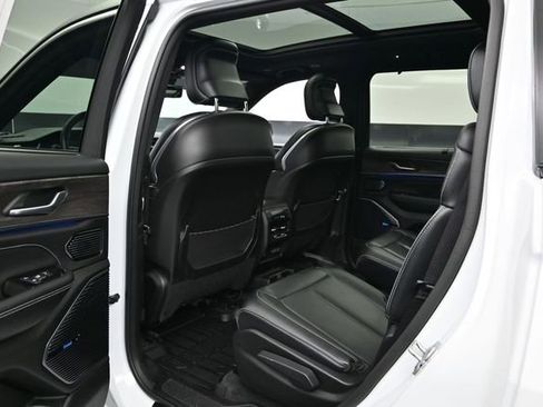 Certified 2021 Jeep Grand Cherokee L Overland w/ Luxury Tech Group IV AWD/4WD image 22