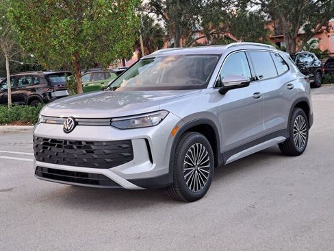 New 2026 Volkswagen Tiguan S w/ 18" Wheel Package FWD image 3