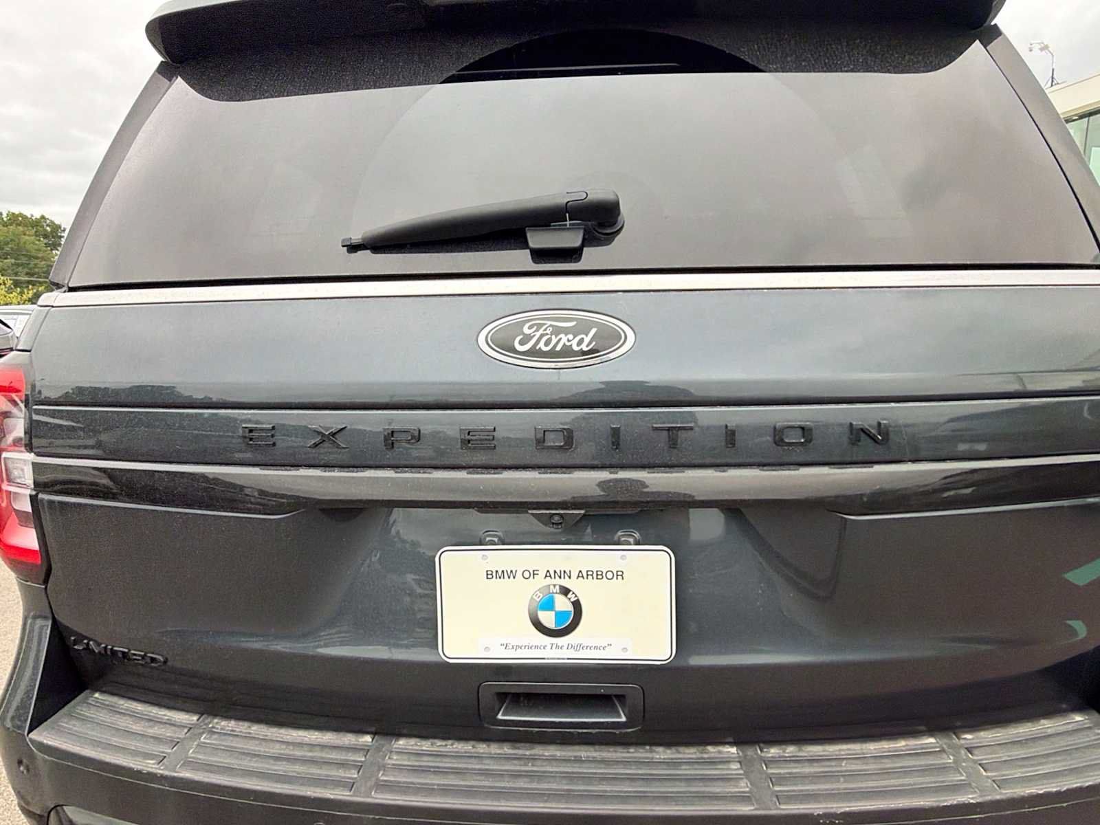 Used 2023 Ford Expedition Limited AWD/4WD image 12