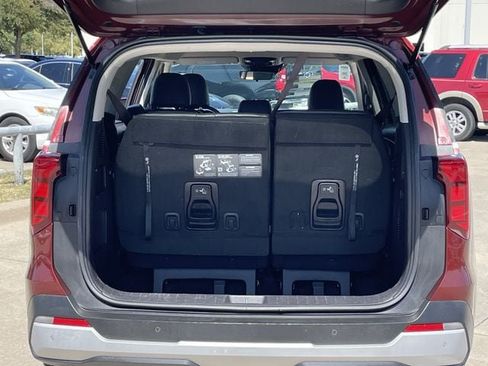 Used 2025 Kia Carnival FWD image 28