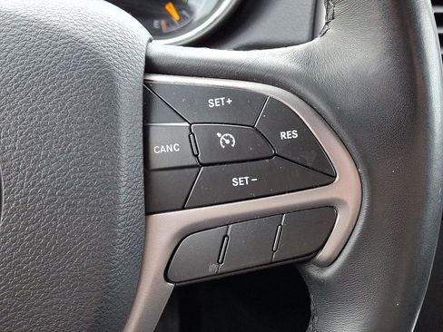 Used 2019 Jeep Grand Cherokee Laredo image 22