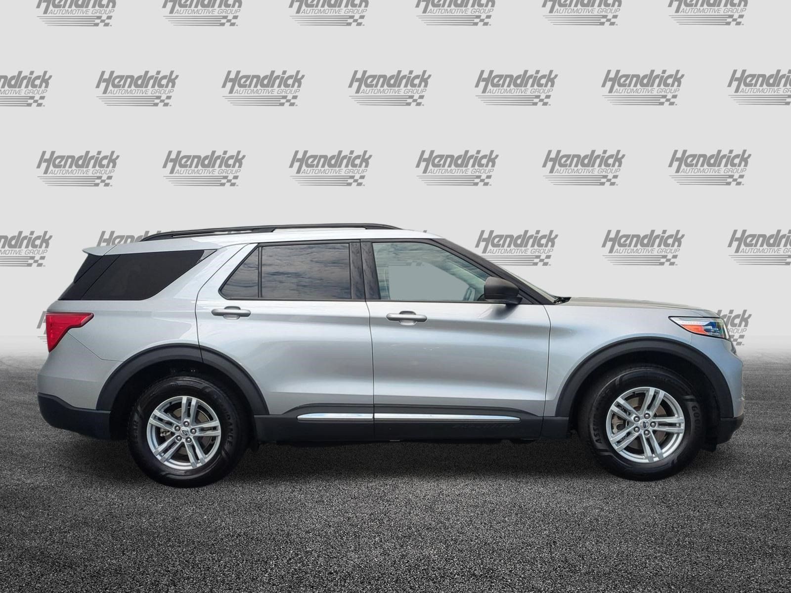 Used 2022 Ford Explorer XLT w/ Equipment Group 202A AWD/4WD image 11