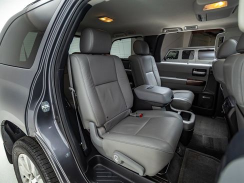 Used 2016 Toyota Sequoia Platinum image 29