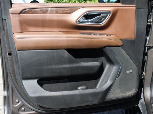 Used 2021 Chevrolet Suburban High Country w/ Premium Package image 18