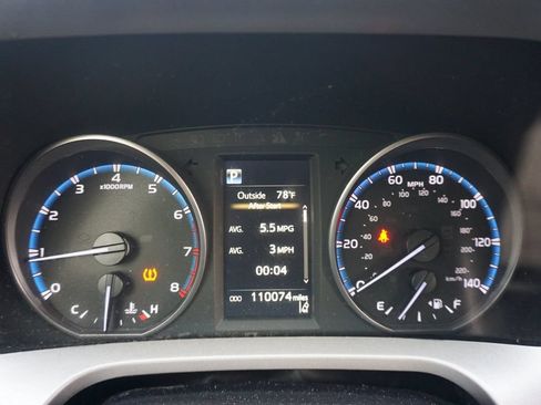 Used 2018 Toyota RAV4 LE FWD image 15