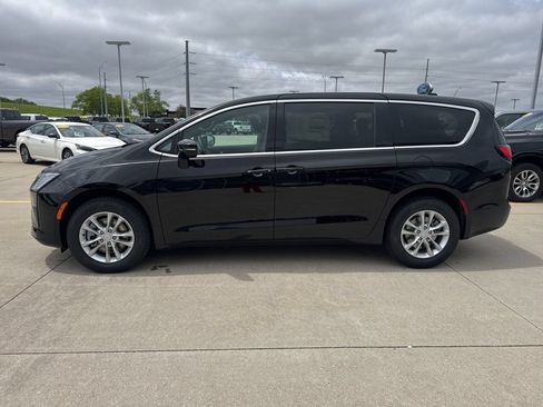 New 2027 Chrysler Pacifica Select AWD/4WD image 29