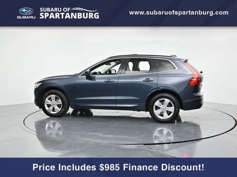 Used 2022 Volvo XC60 B5 Momentum image 7