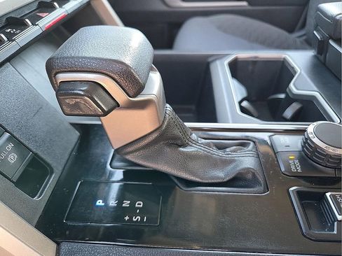 Used 2022 Toyota Tundra SR5 AWD/4WD image 17