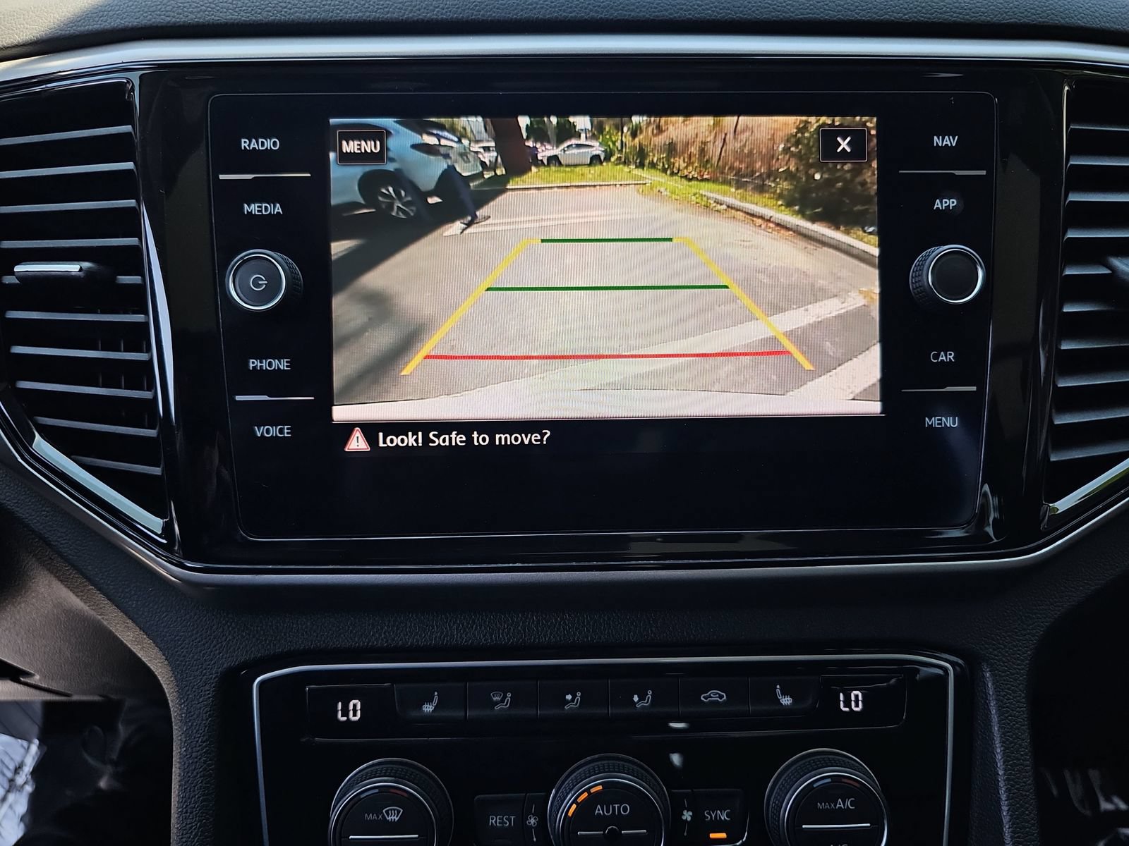 Used 2020 Volkswagen Atlas SEL FWD image 26