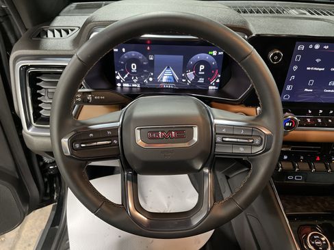 Used 2024 GMC Canyon AT4 w/ Technology Package image 19