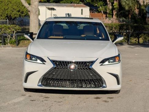 Used 2025 Lexus ES 300h w/ Premium Package image 2