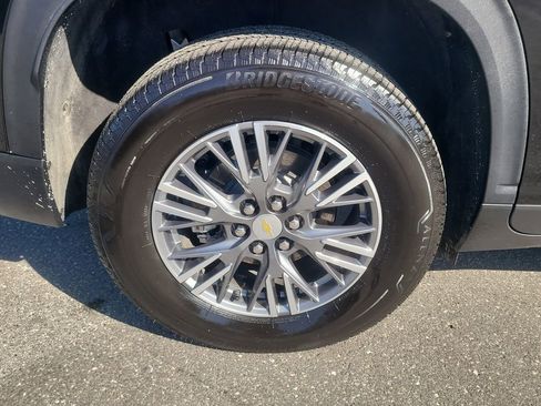 Used 2025 Chevrolet Traverse LT FWD image 6