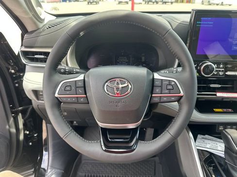 New 2026 Toyota Highlander Limited AWD/4WD image 12
