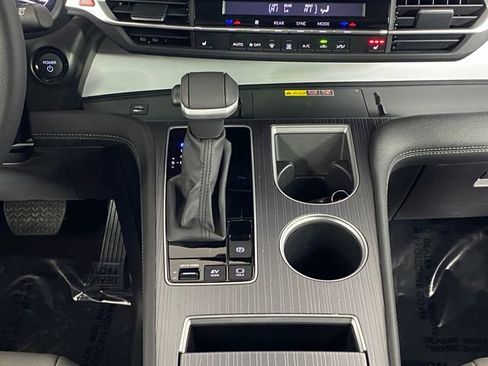 Used 2025 Toyota Sienna XLE image 19