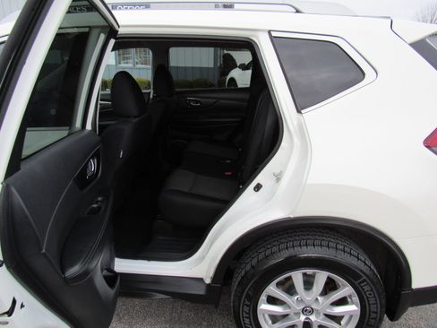 Used 2018 Nissan Rogue SV image 27