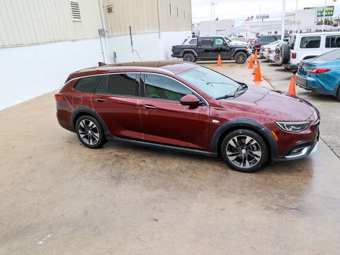 Used 2019 Buick Regal Essence w/ Driver Confidence Package I image 6