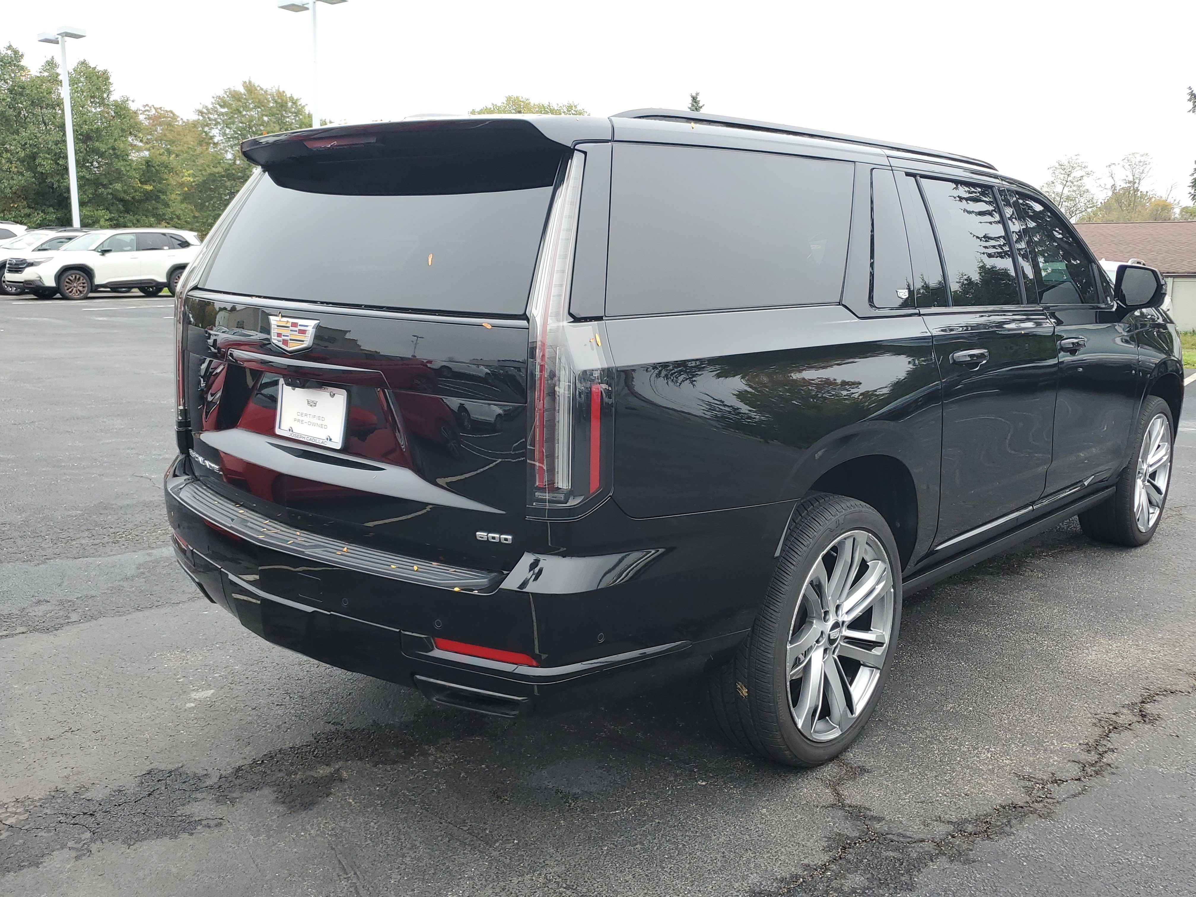 Used 2025 Cadillac Escalade ESV Sport Platinum w/ LPO, Floor Liner Package AWD/4WD image 3