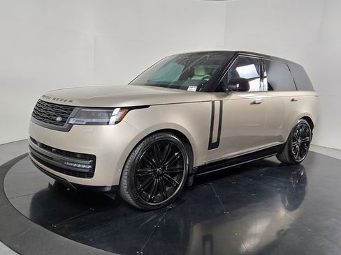 Used 2024 Land Rover Range Rover SE image 2