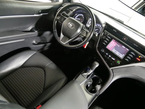 Used 2019 Toyota Camry SE image 9