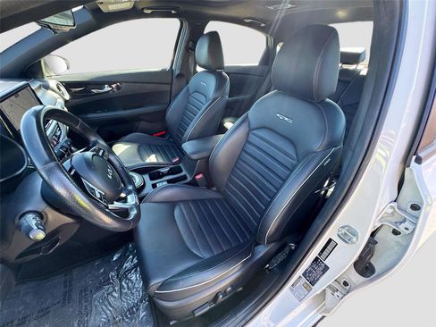 Used 2024 Kia Forte GT-Line w/ GT-Line Premium Package image 19