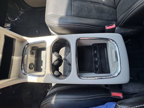 Used 2019 Dodge Grand Caravan SXT FWD image 34
