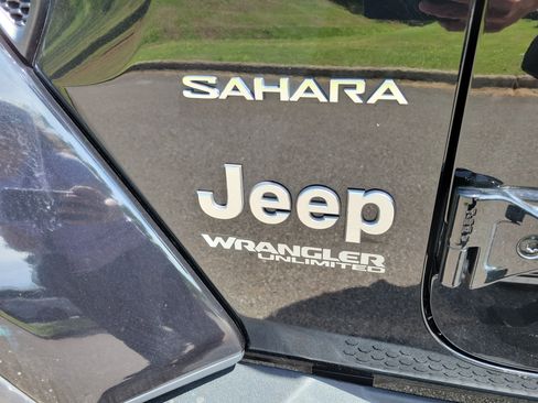 Used 2020 Jeep Wrangler Unlimited Sahara w/ Cold Weather Group AWD/4WD image 31