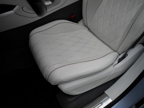 Used 2025 Mercedes-Benz Maybach GLS 600 4MATIC image 67