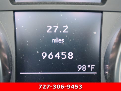 Used 2013 Mercedes-Benz SLK 350 image 24