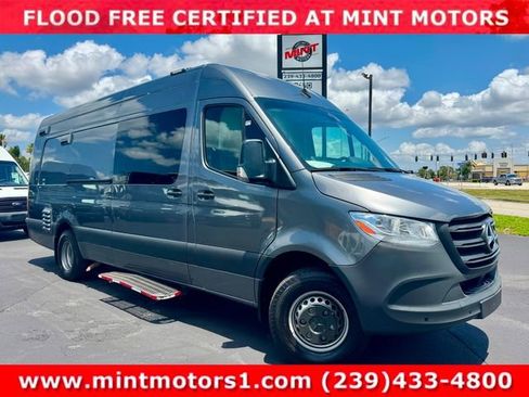 Used 2021 Mercedes-Benz Sprinter 4500 w/ Dashboard Charging Package image 4