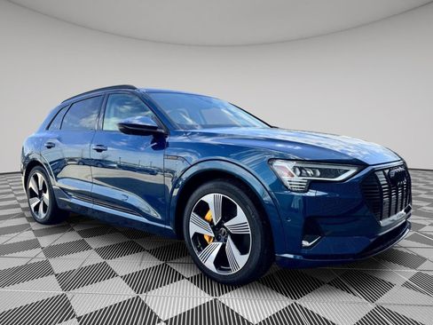 Used 2022 Audi e-tron Premium Plus w/ Premium Plus Package image 3