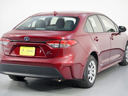 Used 2025 Toyota Corolla LE image 48