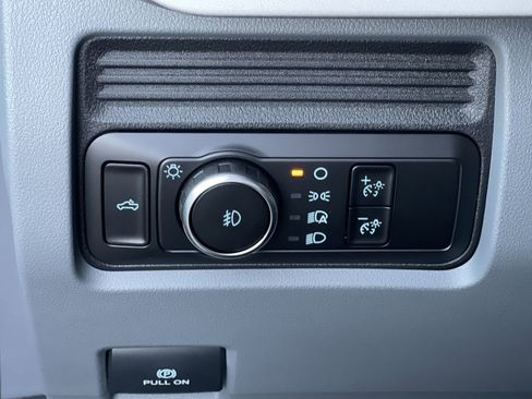 New 2026 Ford F250 XL w/ XL Chrome Package image 23