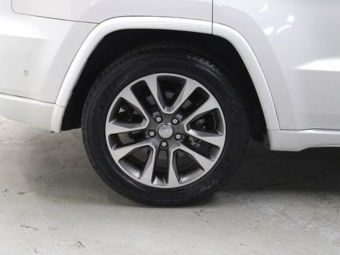 Certified 2017 Jeep Grand Cherokee Overland w/ Jeep Active Safety Group AWD/4WD image 37