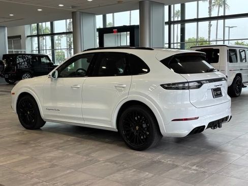 Used 2023 Porsche Cayenne Turbo AWD/4WD image 9