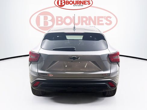 Used 2024 Chevrolet Trax RS image 9