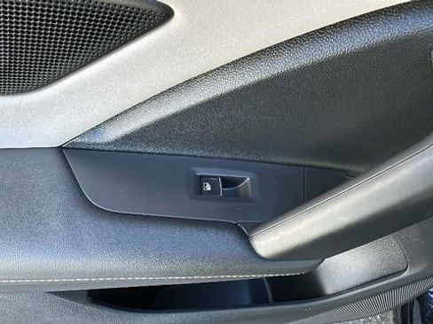 Used 2025 Volkswagen Tiguan SE AWD/4WD image 32