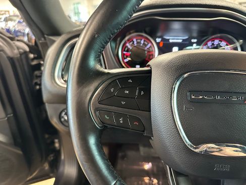 Used 2017 Dodge Challenger R/T image 18