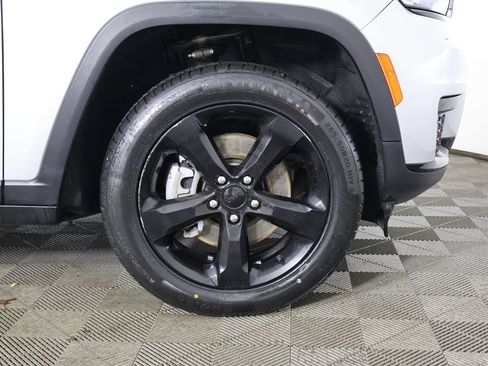 Used 2023 Jeep Grand Cherokee L Laredo image 22