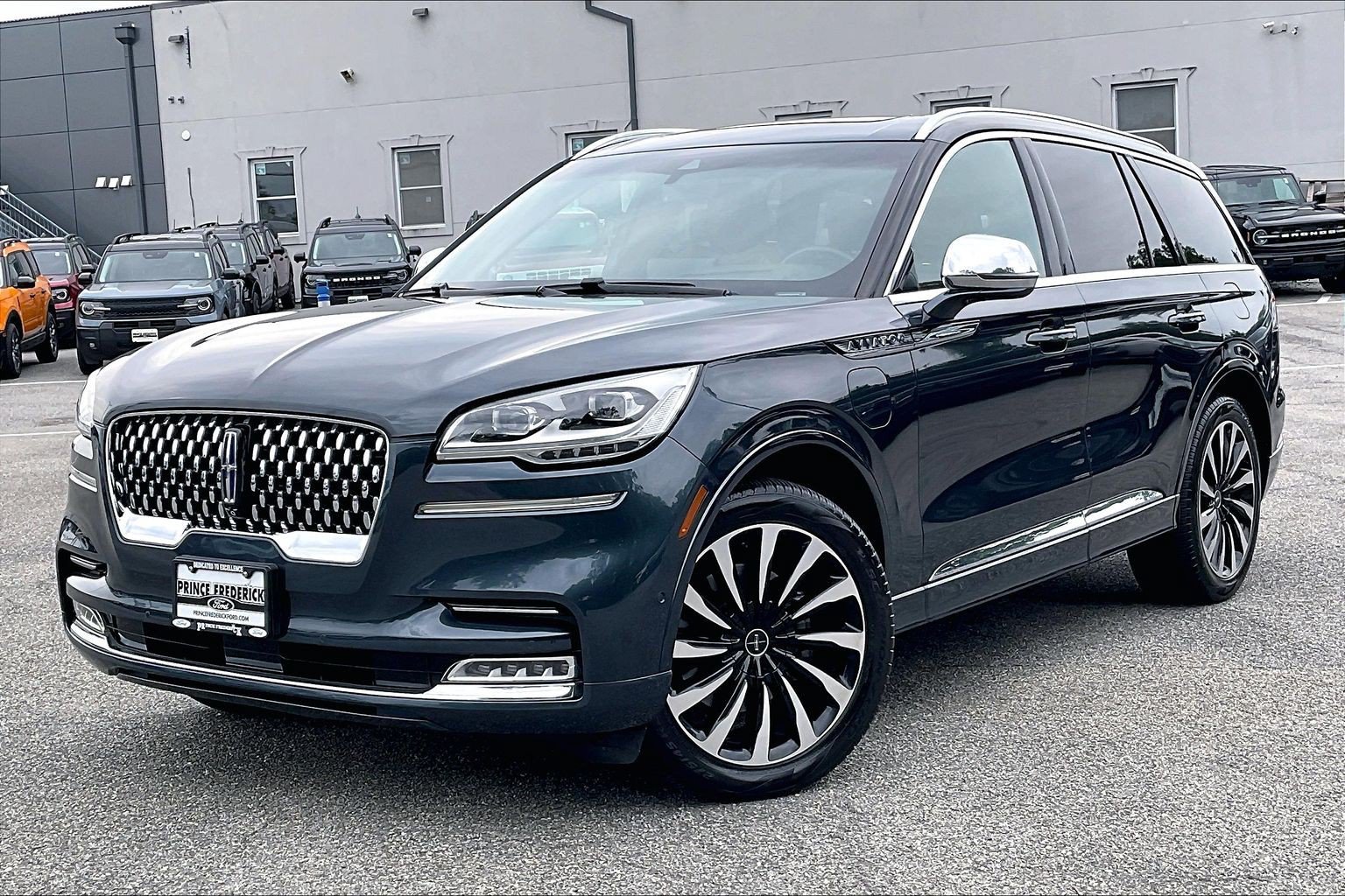Used 2020 Lincoln Aviator Black Label Grand Touring AWD/4WD image 3