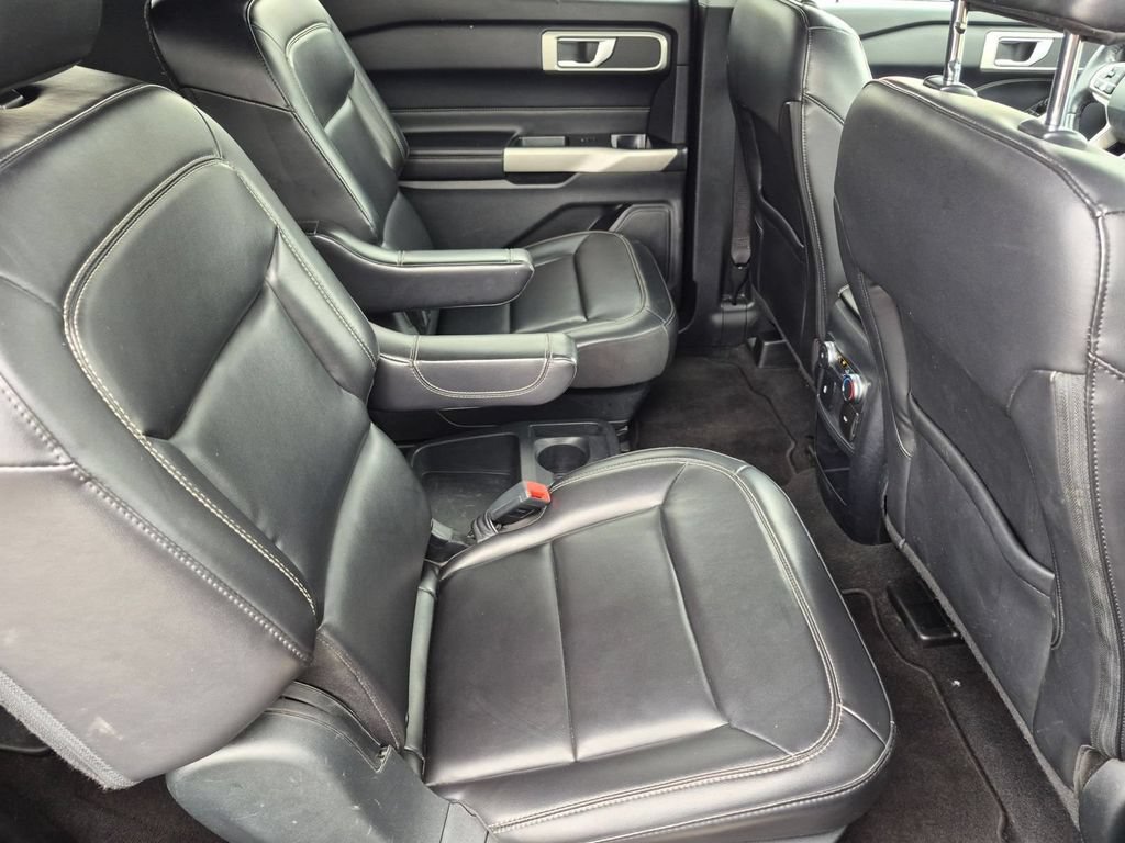 Used 2021 Ford Explorer XLT w/ Equipment Group 202A AWD/4WD image 31