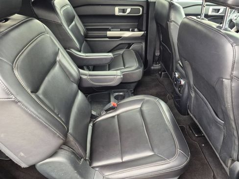 Used 2021 Ford Explorer XLT w/ Equipment Group 202A AWD/4WD image 31