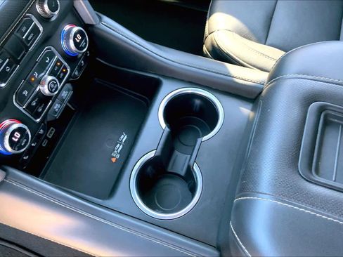 Used 2023 GMC Yukon SLT image 17