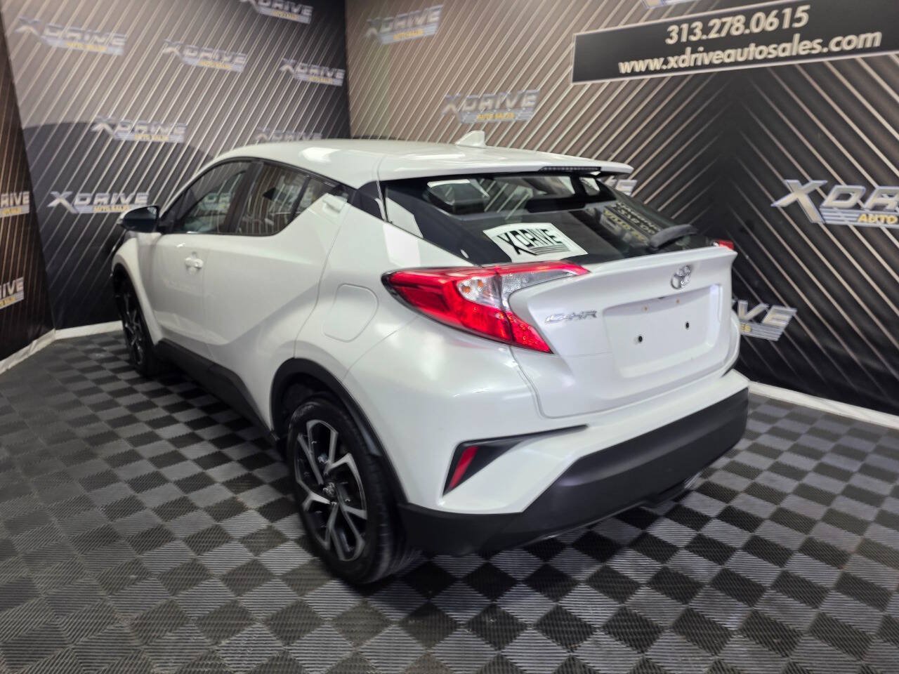 Used 2018 Toyota C-HR XLE FWD image 9