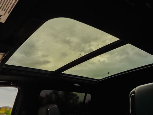 Certified 2023 Cadillac Escalade ESV Premium Luxury image 15