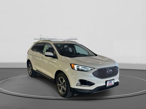 Used 2024 Ford Edge SEL w/ Convenience Package image 4