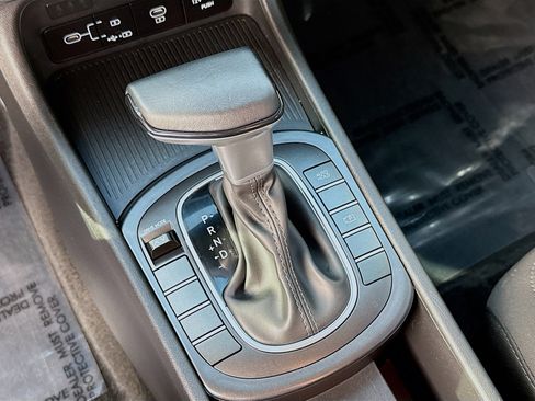 Used 2025 Hyundai Kona SEL image 12