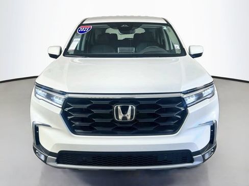 Used 2025 Honda Pilot EX-L image 3