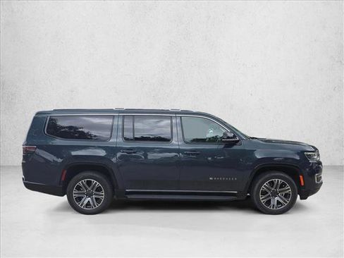 Used 2024 Jeep Wagoneer L Series II RWD image 4