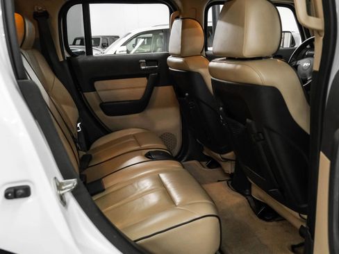 Used 2010 HUMMER H3 Luxury w/ Appearance Package image 33