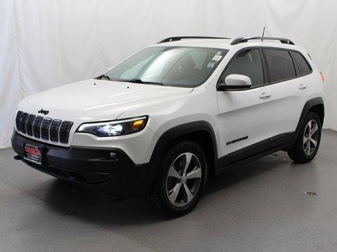 Used 2020 Jeep Cherokee Latitude w/ Quick Order Package 26F North AWD/4WD image 17